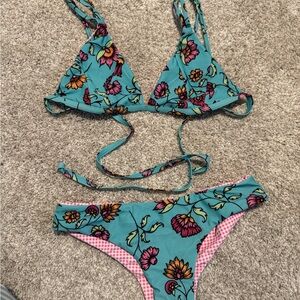 Never Worn Kulianis Kinis Set Floral
